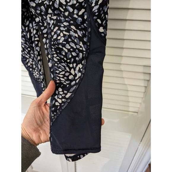 🎃 Athleta patterned mesh cropped leggings XS - Picture 3 of 5